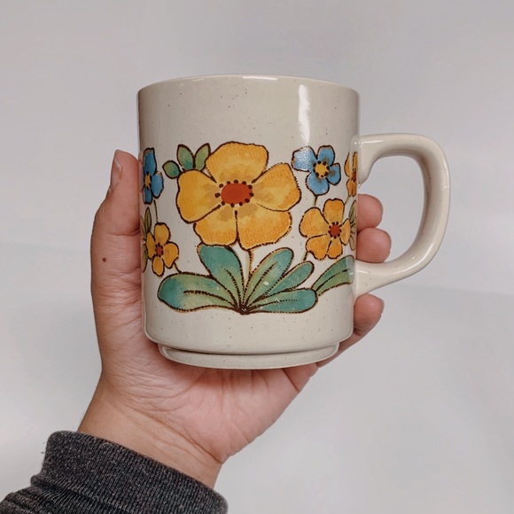 🎄Pair of Retro Floral Print Mugs - Picture 5 of 9